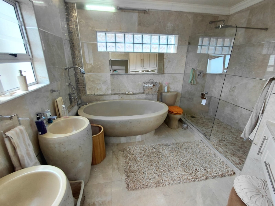 5 Bedroom Property for Sale in Ferreira Town Eastern Cape